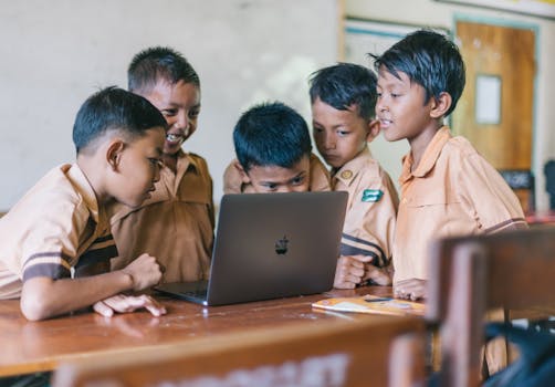 students collaborating in a study group